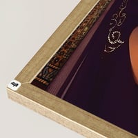 لوحة جدارية فتاة ترتدي البرقع وممسكة بخيل بني بخلف...