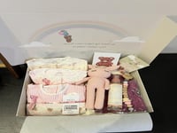 بوكس مواليد بنات فراوله +تعليقه