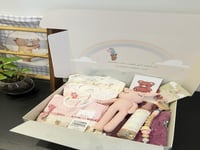 بوكس مواليد بنات فراوله +تعليقه