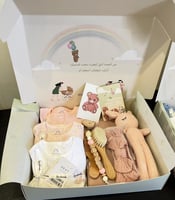 بوكس مواليد بنات +مشط بالأسم