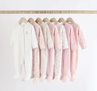 بوكس مواليد بنات +مشط بالأسم