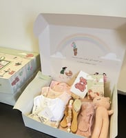 بوكس مواليد بنات +مشط بالأسم