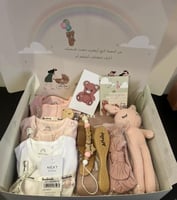 بوكس مواليد بنات +مشط بالأسم