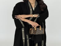 عباية كريب ملكي كلوش مع أربع كسرات