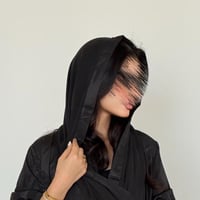 طرحة اسود مع شريط مموج