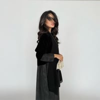 عباية اسود مع قماش جاكار من الأسفل