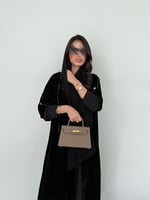 عباية قماش مخمل مطرز خطين أمامي نص كلوش