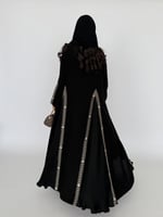 عباية كريب ملكي كلوش مع أربع كسرات