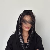 طرحة ليزر مع تطريز ورد بيج