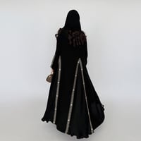 عباية كريب ملكي كلوش مع أربع كسرات