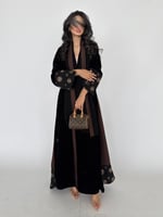 عباية مخمل شتوي تطريز مورد وجوانب بني