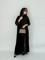 عباية قماش مخمل مطرز خطين أمامي نص كلوش