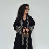 عباية نص كلوش كتان مطرز في الاكمام