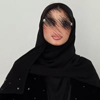 طرحة ليزر أسود مع تطريز شك يدوي