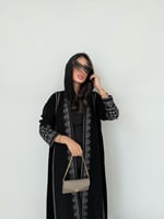 عباية مطرز تراثي مع كريب نواعم كلوش