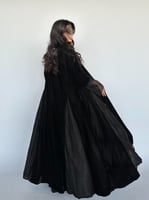 عباية دانتيل اسود مع أكمام وجوانب