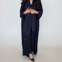 عباية بشت قماش مموج أزرق مع كريب ناعم