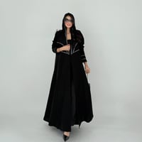 عباية كلوش كتان بتطريز مزدوج