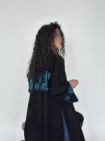 عباية نص كلوش كتان مع تطريز ازرق