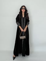 عباية مطرز تراثي مع كريب نواعم كلوش