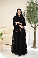 عباية كريب ملكي جوانب مطرز ورود ملون