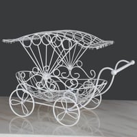 عربة ديكور باللون الأبيض