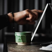 كوب فخاري بالطراز الياباني رسمت باليد سعته 140مل