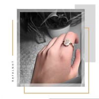 خاتم ملكي - حجر صغير مرصع بلزركون البراق فضه ايطال...