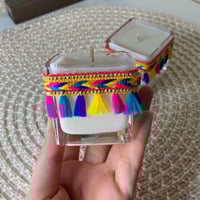 شمعة زجاجية بثيم شعبي