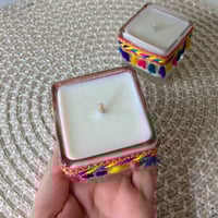 شمعة زجاجية بثيم شعبي