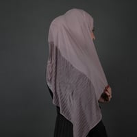 طرحة جوري نص شيفون بستراس و نص مكسر