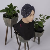 رمادي غامق