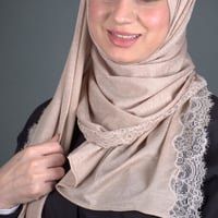 طرحة جوري شاش ودانتيل