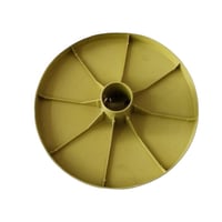 قاعدة مشربية للطيور وقطط الشوارع بأحجام مختلفة