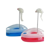 لعبة قطط مع كرة متحركة ولعبة فار