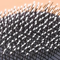 مشط قطط بمكبس لإزالة الشعر باللون مختلفة