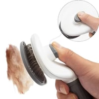 مشط قطط بمكبس لإزالة الشعر باللون مختلفة