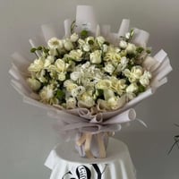 بوكيه ورد أبيض فاخر – تنسيق أنيق بنفحات بياض الفخا...