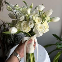 مسكة عروسة بيضاء فاخرة