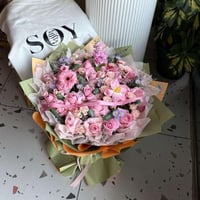 تنسيق ورد طبيعي فاخر باللون الوردي مع شريط ميلاد -...