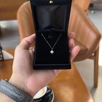 سلسال ذهب أنيق عيار 18 مع الورد