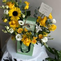 تنسيق زهور أصفر مع شوكولاتة باتشي - هدية مبهجة
