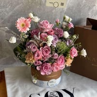 شوكليت هنوفريان مع الورد | لون الورد اختياري