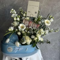 هندول مواليد بتنسيق ورد طبيعي مع مبلغ نقدي 200 ريا...