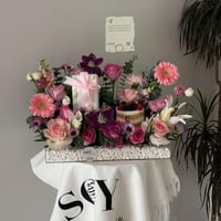 بوكس فلورنس الفاخر – ورود طبيعية مع عطر روبرتو كفا...