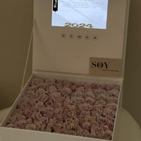 بوكس الشاشة مع تنسيق ورد وفيديو مخصص من SOY Gifts