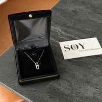 عقد ذهب عيار 18 مع الورد