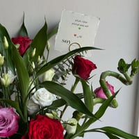 فازة البامبو مع الورد بتصميم