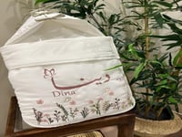 مدس مع تطريز ثيم