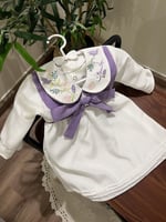 فستان مع لياقة مطرزه وقبه وفيونكة